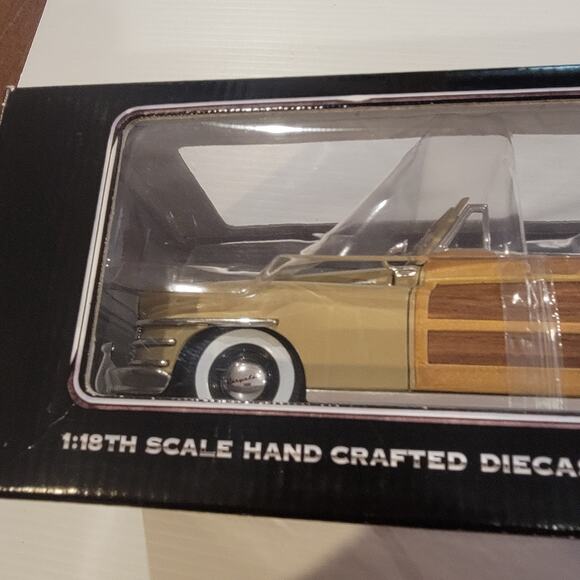 Vintage 1998 Motor City Classics 1948 Chrysler Town Country Diecast Model 1:18 - Picture 10 of 16